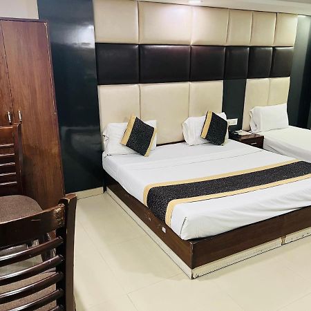Hotel Asian Plaza Delhi Airport Нью-Дели Экстерьер фото