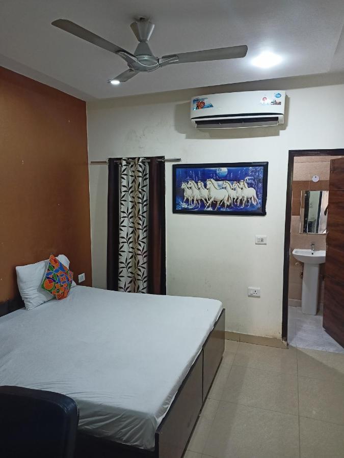 Hotel Asian Plaza Delhi Airport Нью-Дели Экстерьер фото