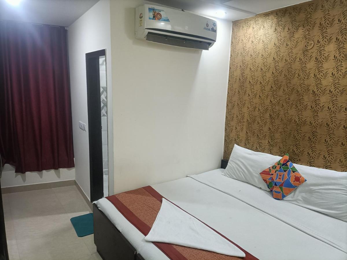 Hotel Asian Plaza Delhi Airport Нью-Дели Экстерьер фото