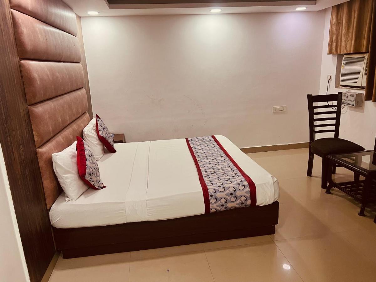 Hotel Asian Plaza Delhi Airport Нью-Дели Экстерьер фото